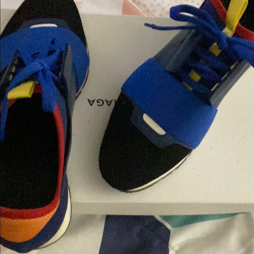 Sneakers - Picture 4 of 6